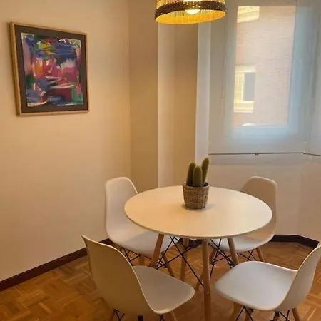 Acogedor Y Soleado Recien Amueblado En * Gijón